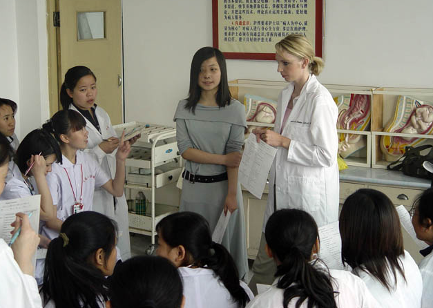选择石家庄白求恩医学院涉外护理在升学方面有什么优势？可以出国留学吗？