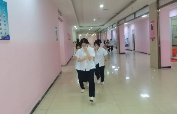 石家庄天使护士学校消防演习03.png